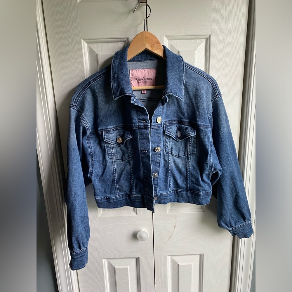 Juicy Couture Cropped Jean Jacket Button Closure Regular Wash Size Medium